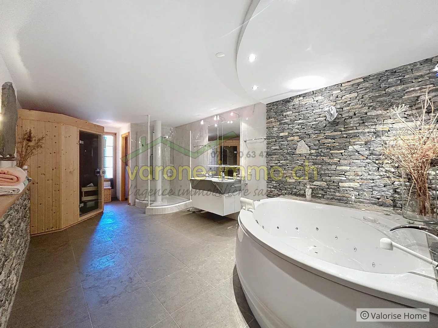 À Vendre - Charmant Chalet de 6 Pièces avec Piscine à Savièse - Photo 10 sur 17