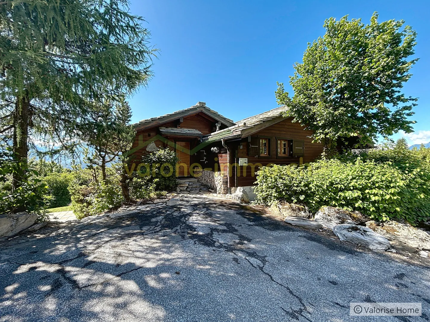 À Vendre - Charmant Chalet de 6 Pièces avec Piscine à Savièse - Photo 16 sur 17