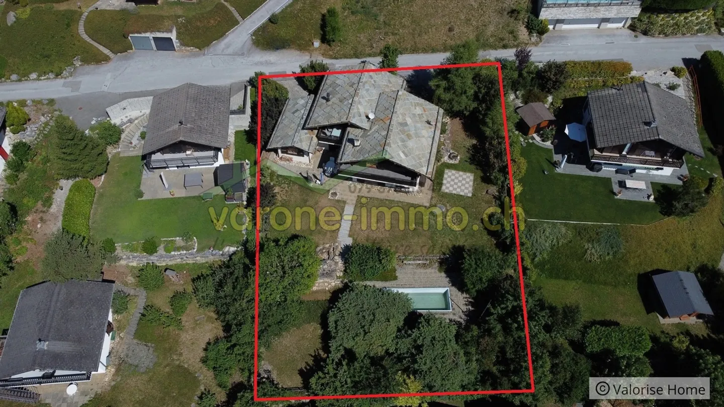 À Vendre - Charmant Chalet de 6 Pièces avec Piscine à Savièse - Photo 17 sur 17