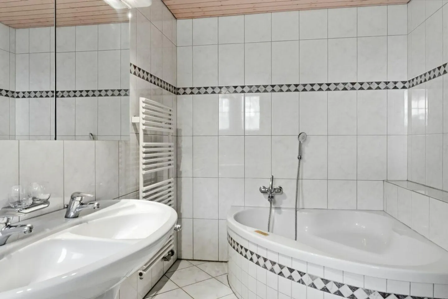 Spacious Single-Family Home with Large Garden - Photo 15 of 24