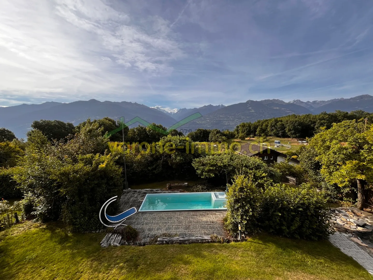 À Vendre - Charmant Chalet de 6 Pièces avec Piscine à Savièse - Photo 14 sur 17