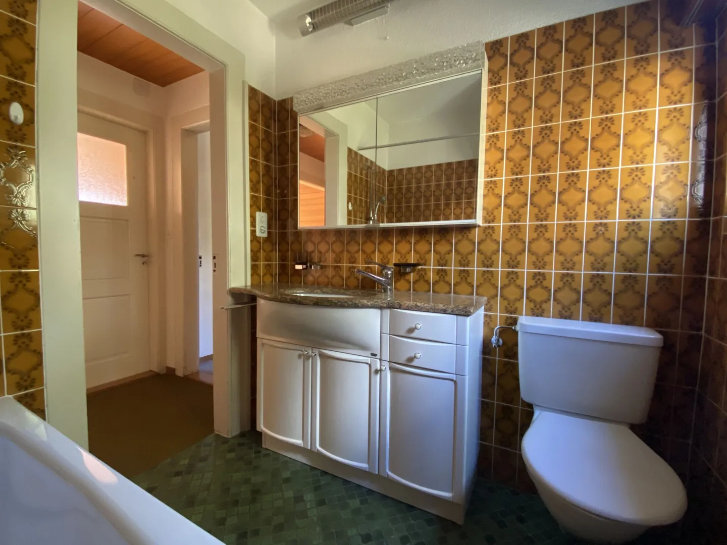 Single-family house with seating areas, balcony, garage - Photo 13 of 13