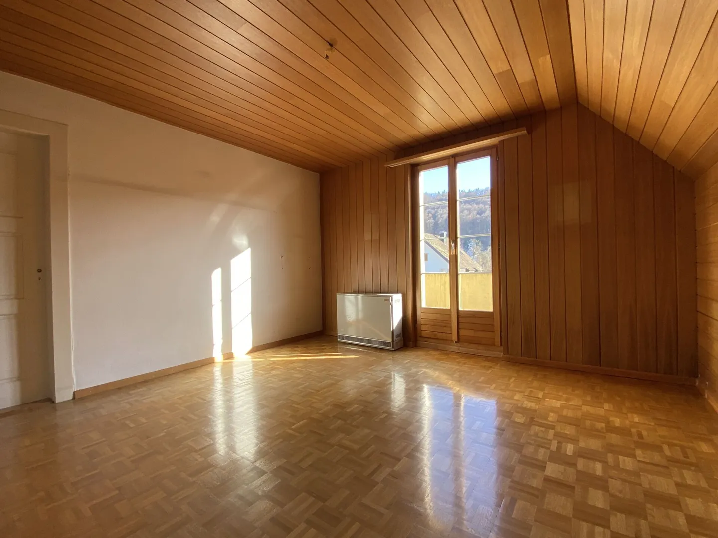 Single-family house with seating areas, balcony, garage - Photo 12 of 13