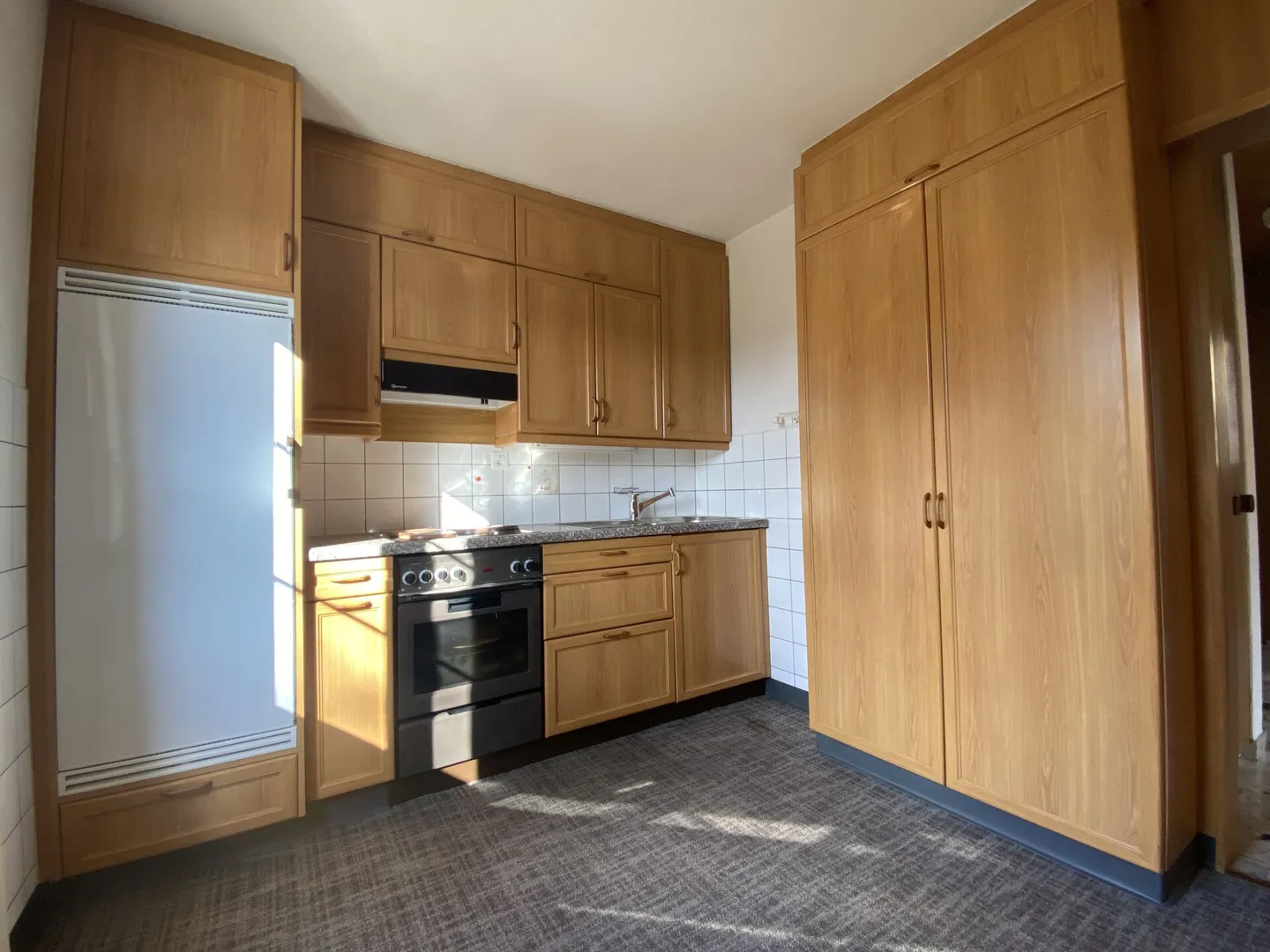 Single-family house with seating areas, balcony, garage - Photo 9 of 13