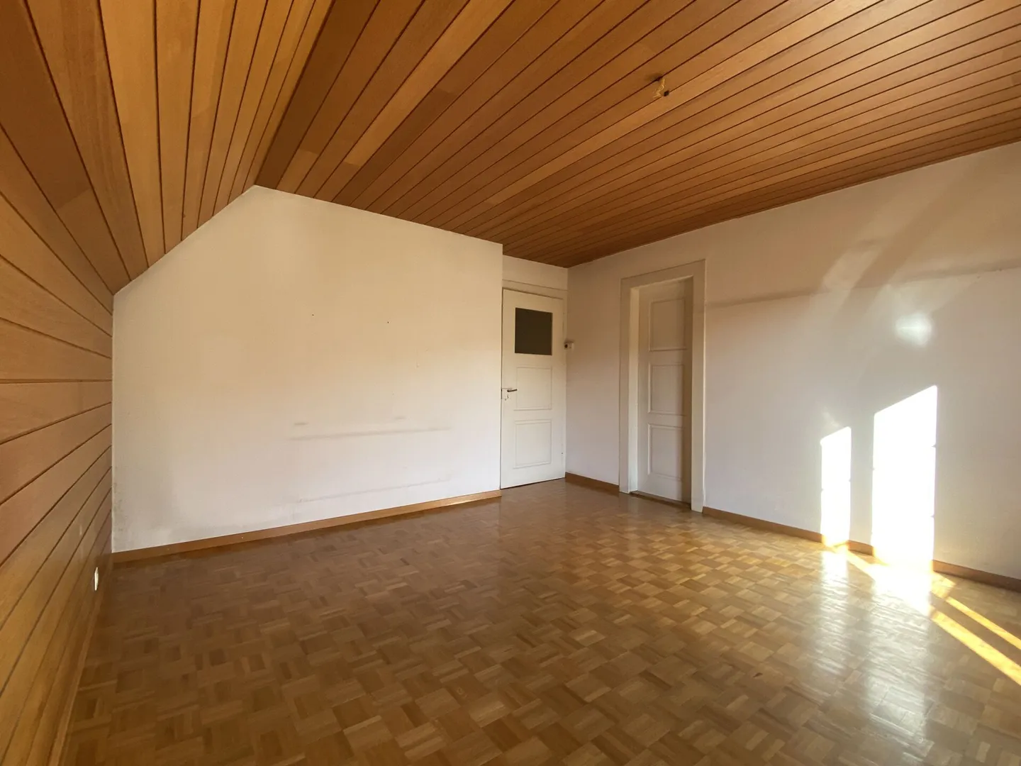 Single-family house with seating areas, balcony, garage - Photo 11 of 13