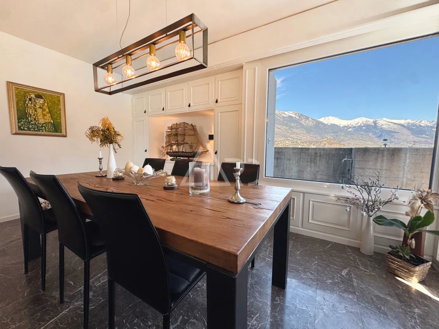 DUPLEX D'UNE BEAUTÉ EXTRAORDINAIRE AVEC 8,5 CHAMBRES, ASCENSEURS PRIVÉS ET VUE PANORAMIQUE À SIERRE - Photo 3 sur 12