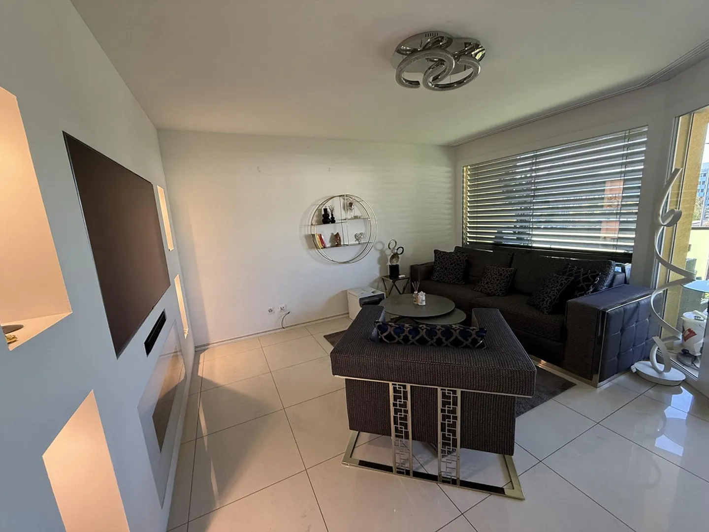 Appartamento esclusivo di 4,5 stanze con terrazza nel cuore di Oftringen - Foto 2 di 13