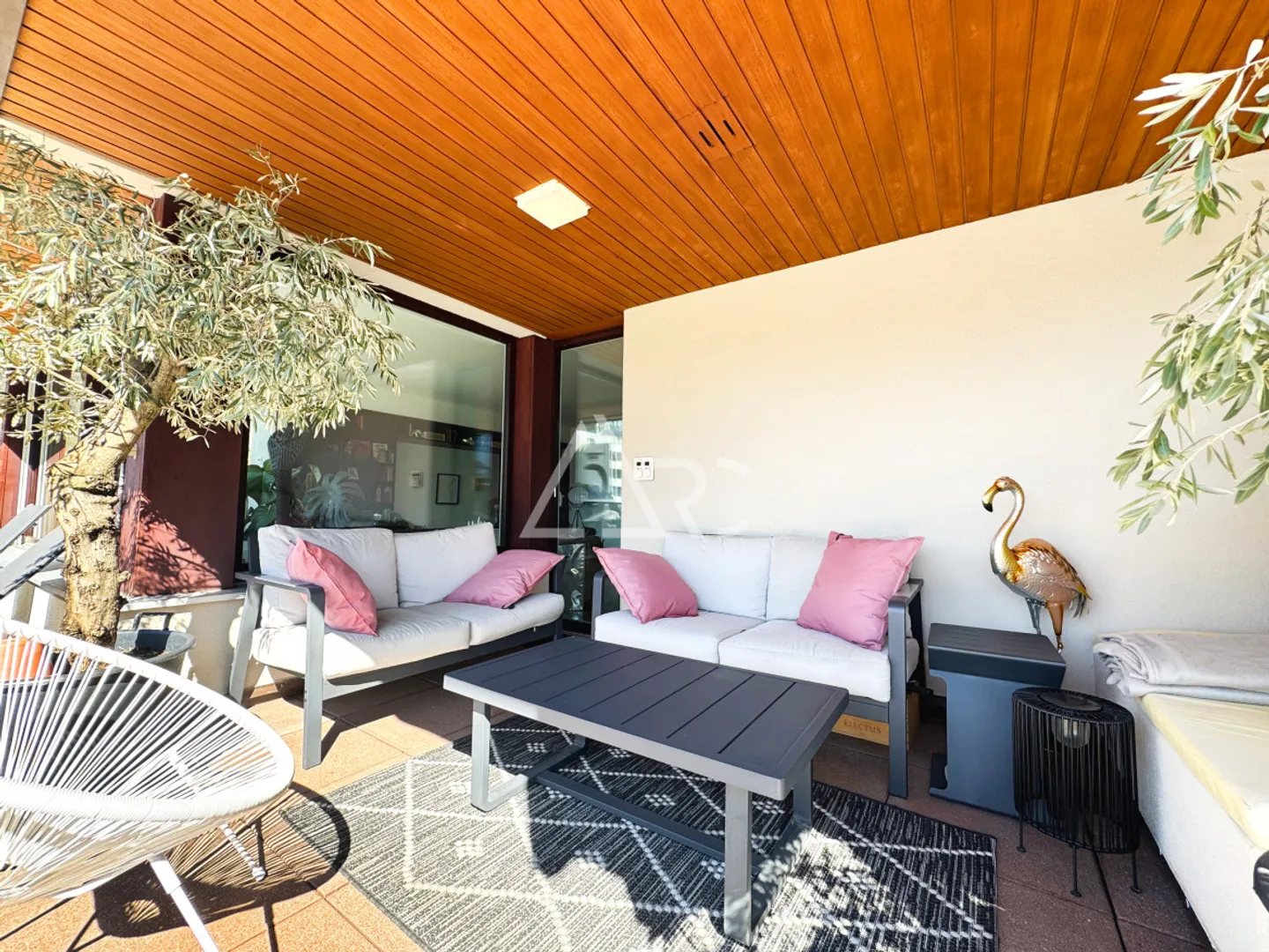 DUPLEX D'UNE BEAUTÉ EXTRAORDINAIRE AVEC 8,5 CHAMBRES, ASCENSEURS PRIVÉS ET VUE PANORAMIQUE À SIERRE - Photo 8 sur 12