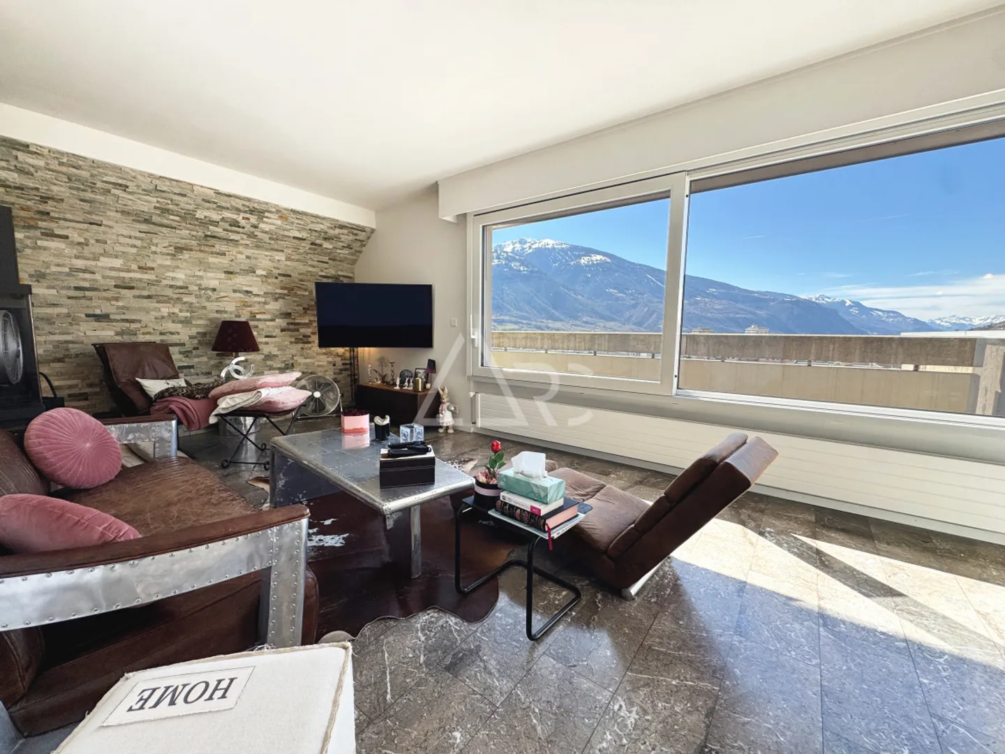 DUPLEX D'UNE BEAUTÉ EXTRAORDINAIRE AVEC 8,5 CHAMBRES, ASCENSEURS PRIVÉS ET VUE PANORAMIQUE À SIERRE - Photo 6 sur 12