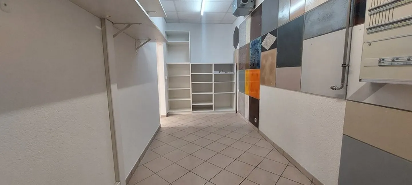 FOR RENT - COMMERCIAL SPACE FOR CATERING / SHOP - Photo 2 of 6