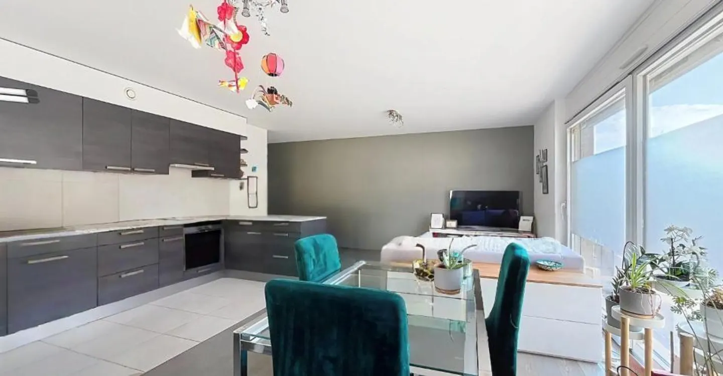 Appartement de charme dans un cadre paisible - Photo 2 sur 13