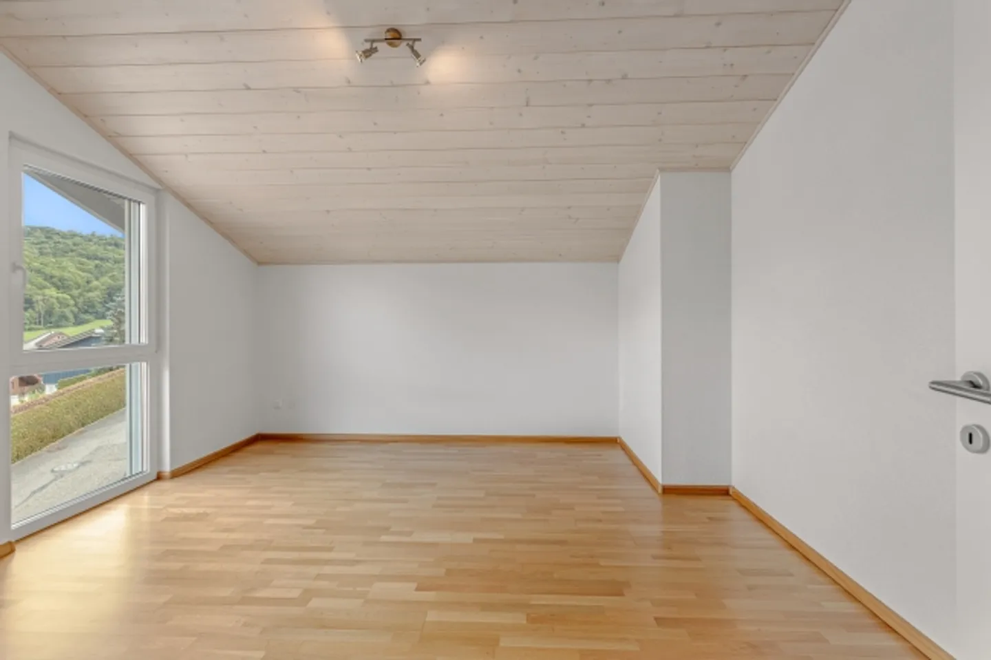 Modernes Einfamilienhaus an sonniger, ruhiger Lage mit Weitblick - Foto 10 von 15