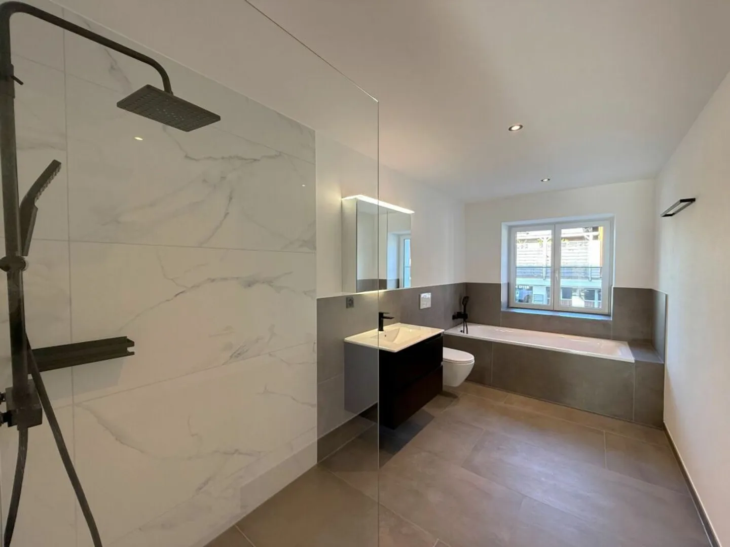 Moderne 5.5-Zimmer-Wohnung mit Garten - stilvolles Wohnen in Affeltrangen - Foto 7 von 9