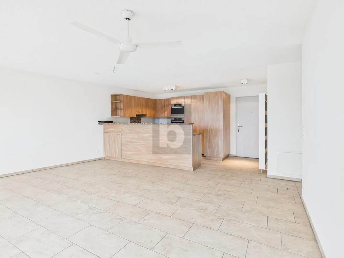 Appartement Charmant avec Balcon - Photo 2 sur 6