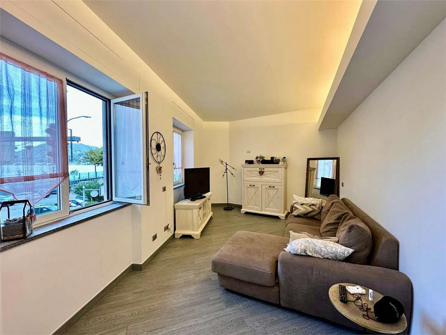 Appartement entièrement rénové - Cœur de Capolago - Photo 2 sur 9