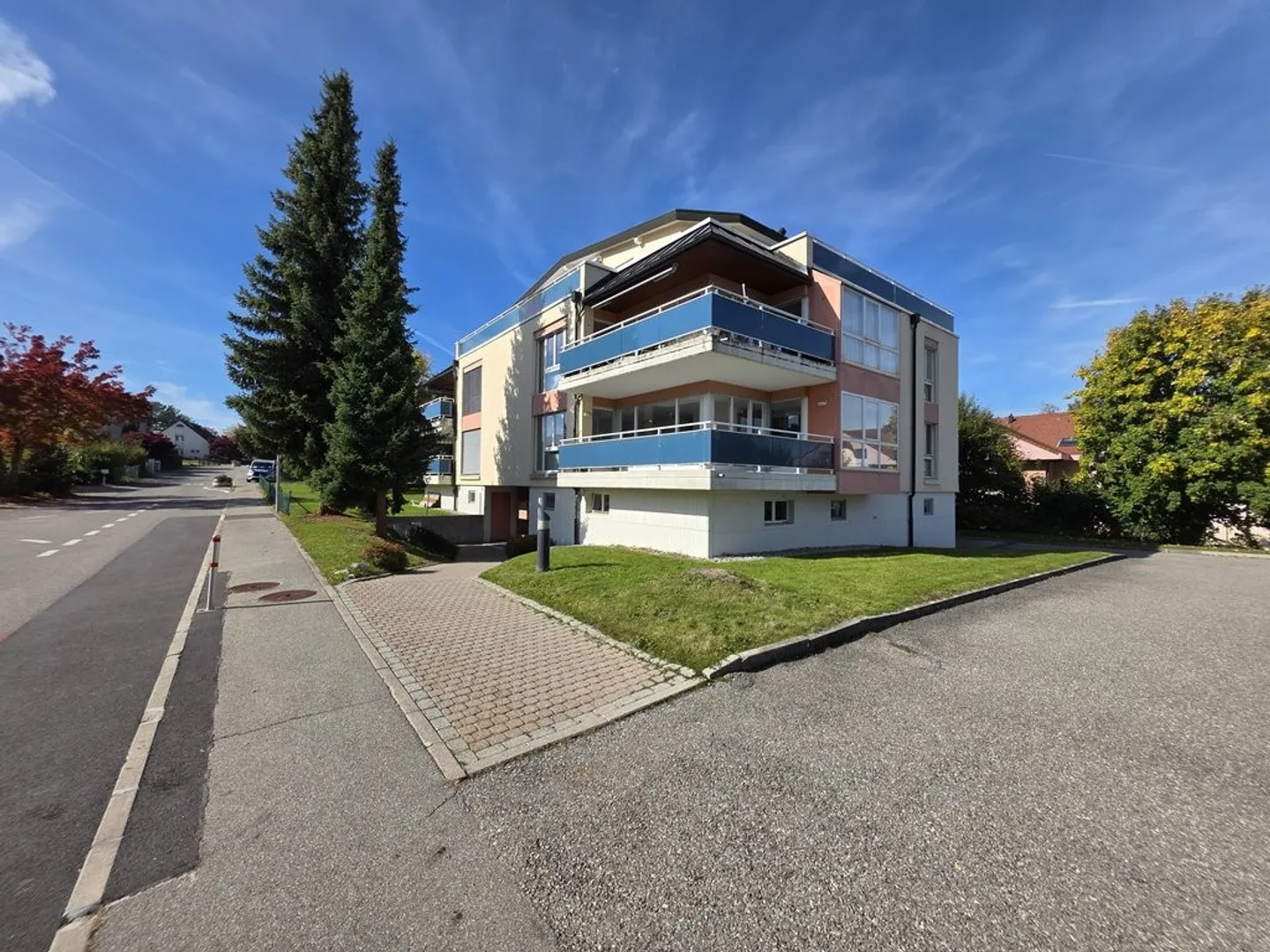 Renovated 4.5 room apartment at CHF 2,280.-/month including charges - Photo 1 of 9