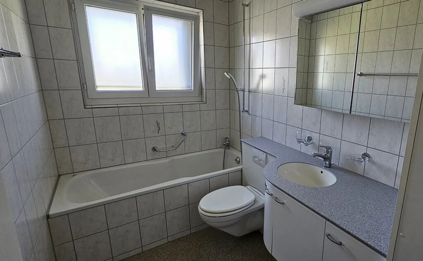 Modern Cooperative Apartment - Photo 4 of 7