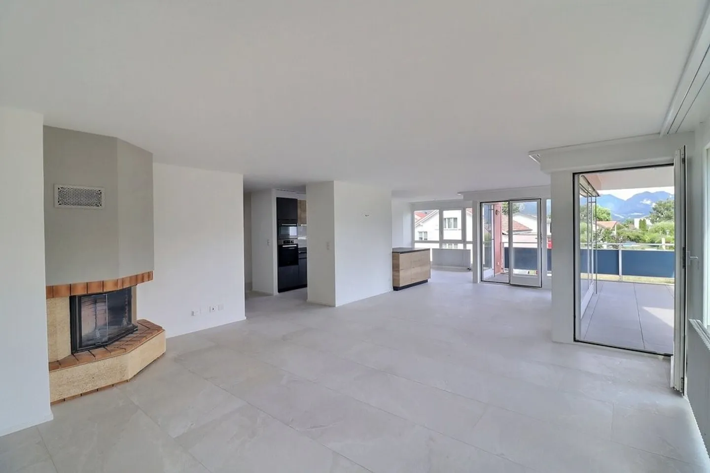 Renovated 4.5 room apartment at CHF 2,280.-/month including charges - Photo 4 of 9