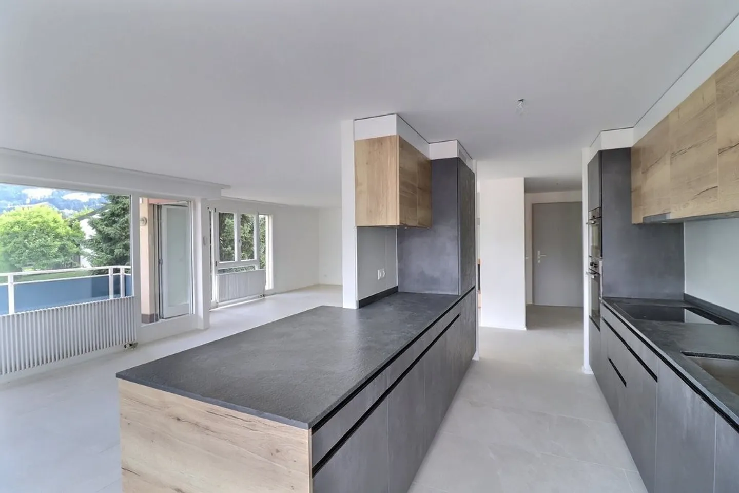 Renovated 4.5 room apartment at CHF 2,280.-/month including charges - Photo 6 of 9