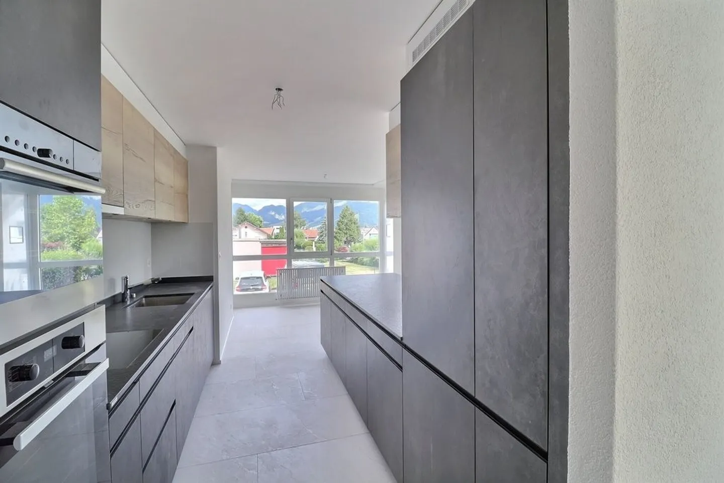 Renovated 4.5 room apartment at CHF 2,280.-/month including charges - Photo 5 of 9