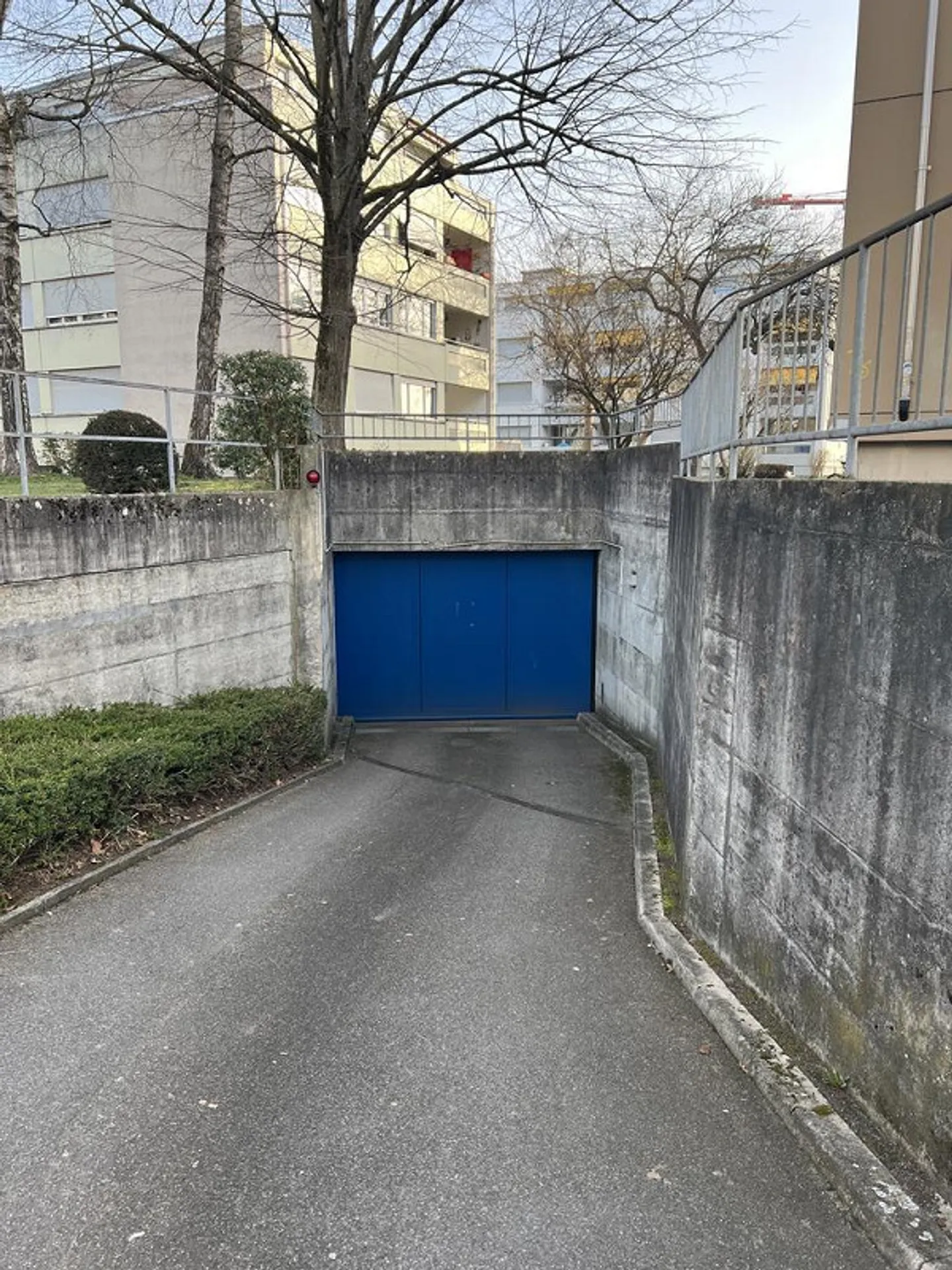 Vous cherchez une place de parking ? - Photo 2 sur 2