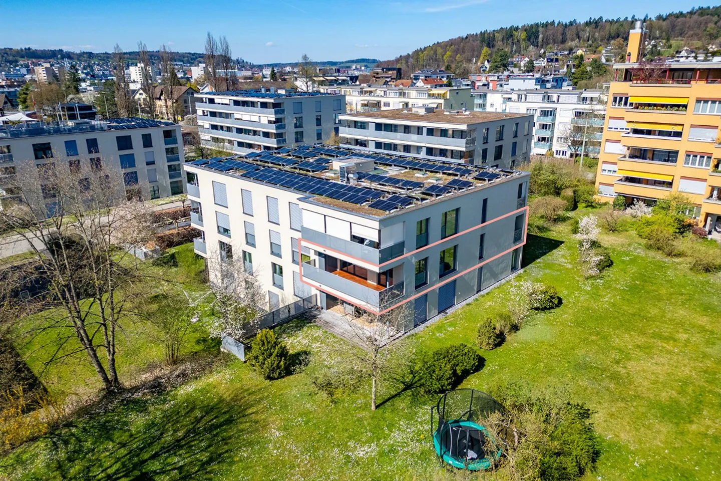 Bright modern apartment in a quiet central location - Photo 2 of 17