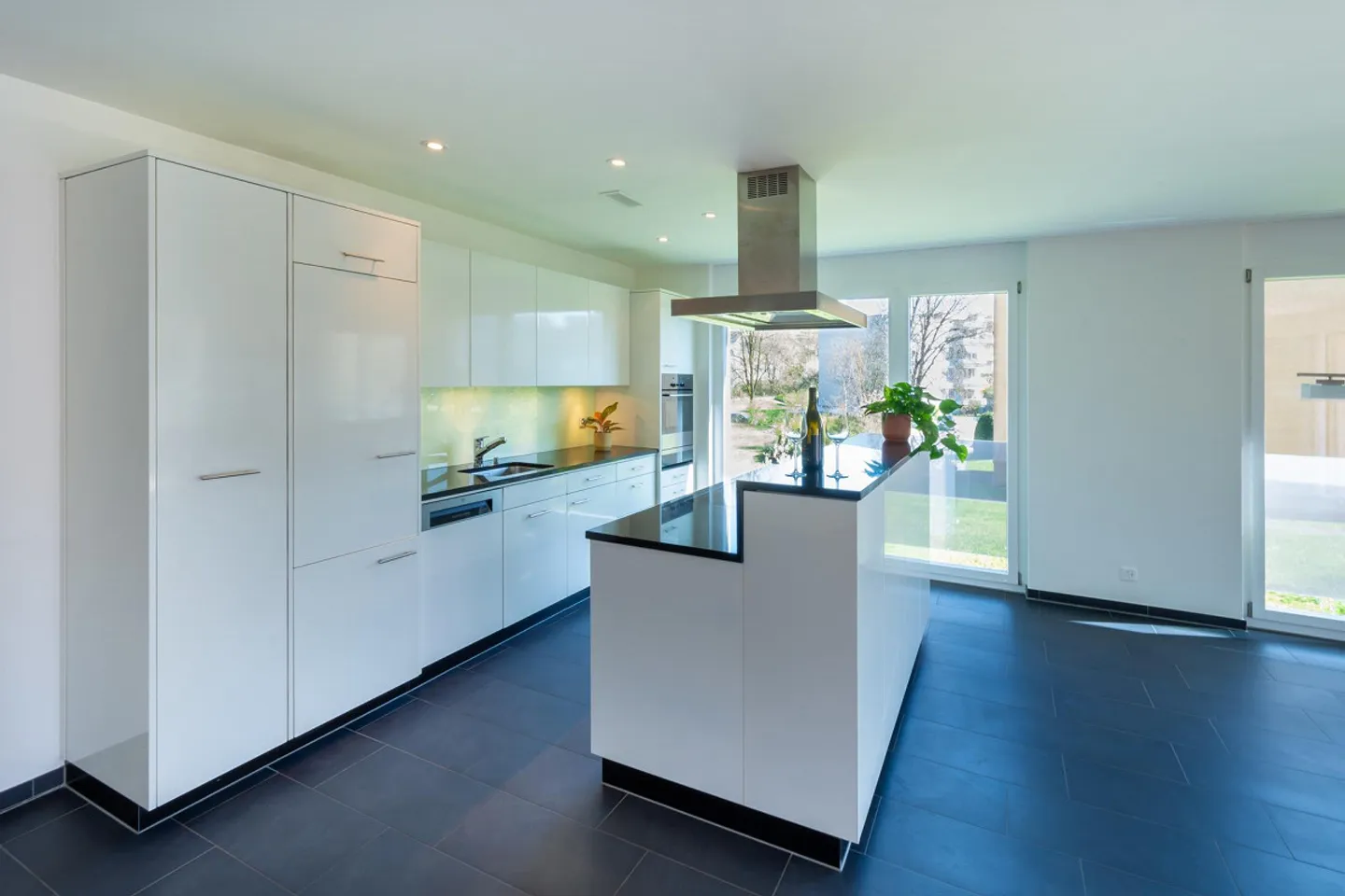 Bright modern apartment in a quiet central location - Photo 6 of 17