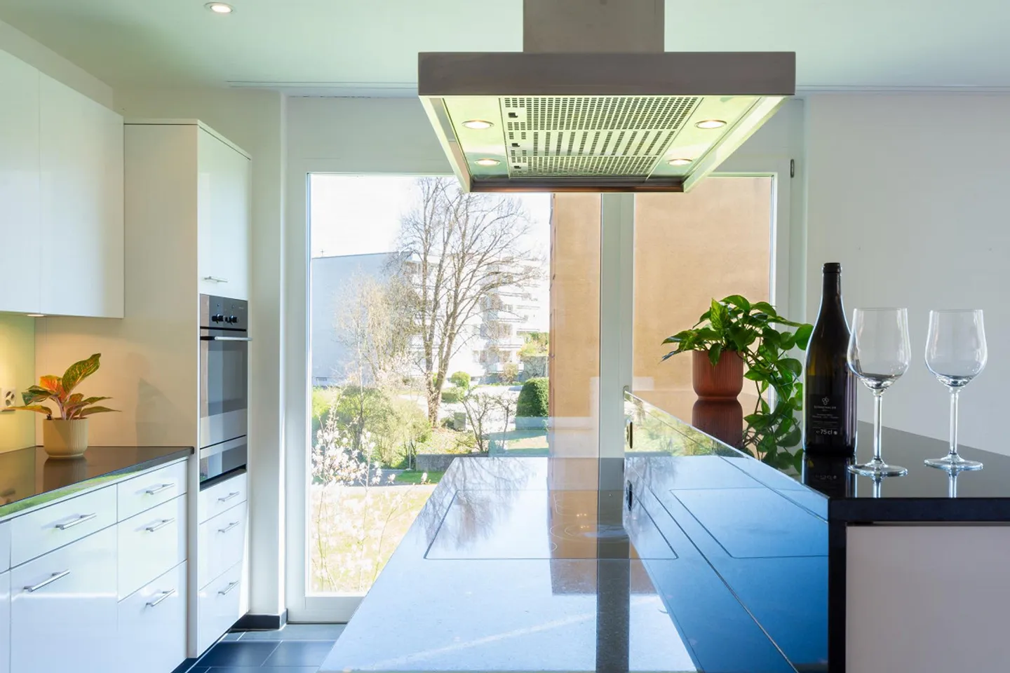 Bright modern apartment in a quiet central location - Photo 7 of 17