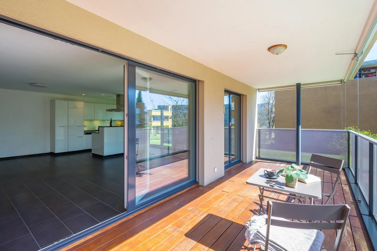 Bright modern apartment in a quiet central location - Photo 8 of 17