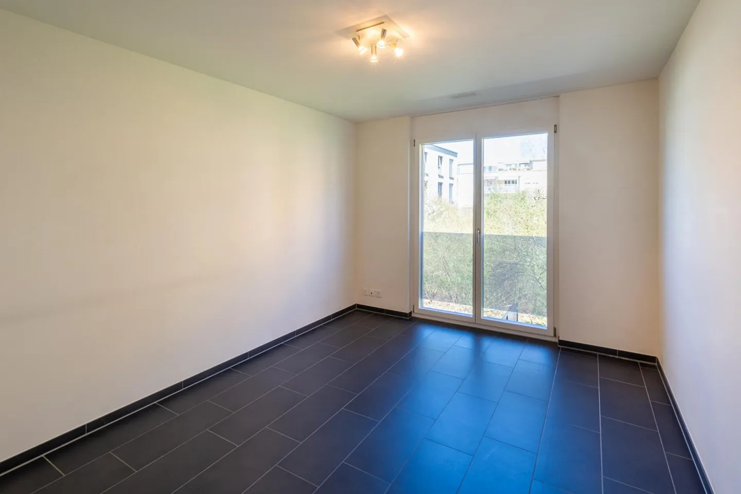 Bright modern apartment in a quiet central location - Photo 11 of 17