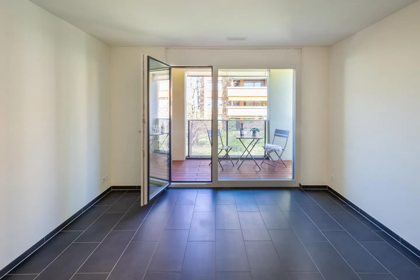 Bright modern apartment in a quiet central location - Photo 12 of 17