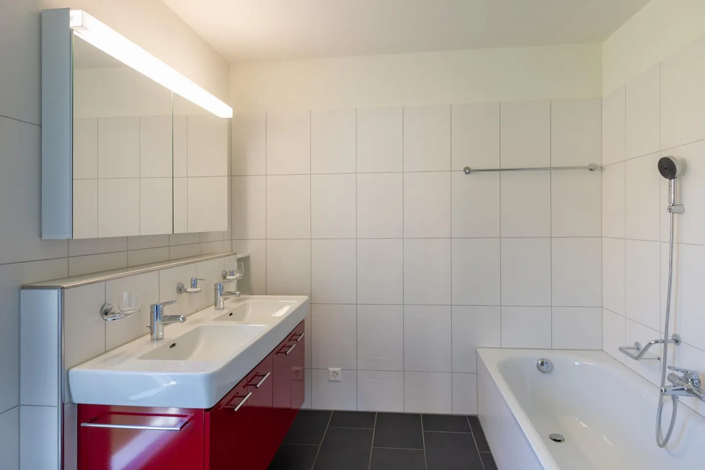 Bright modern apartment in a quiet central location - Photo 14 of 17