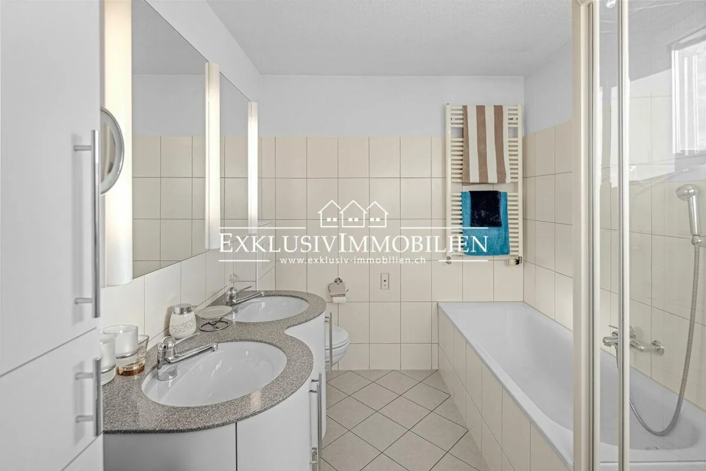 Appartamento attico su due livelli con giardino d'inverno, vista lago e montagna - Foto 5 di 6