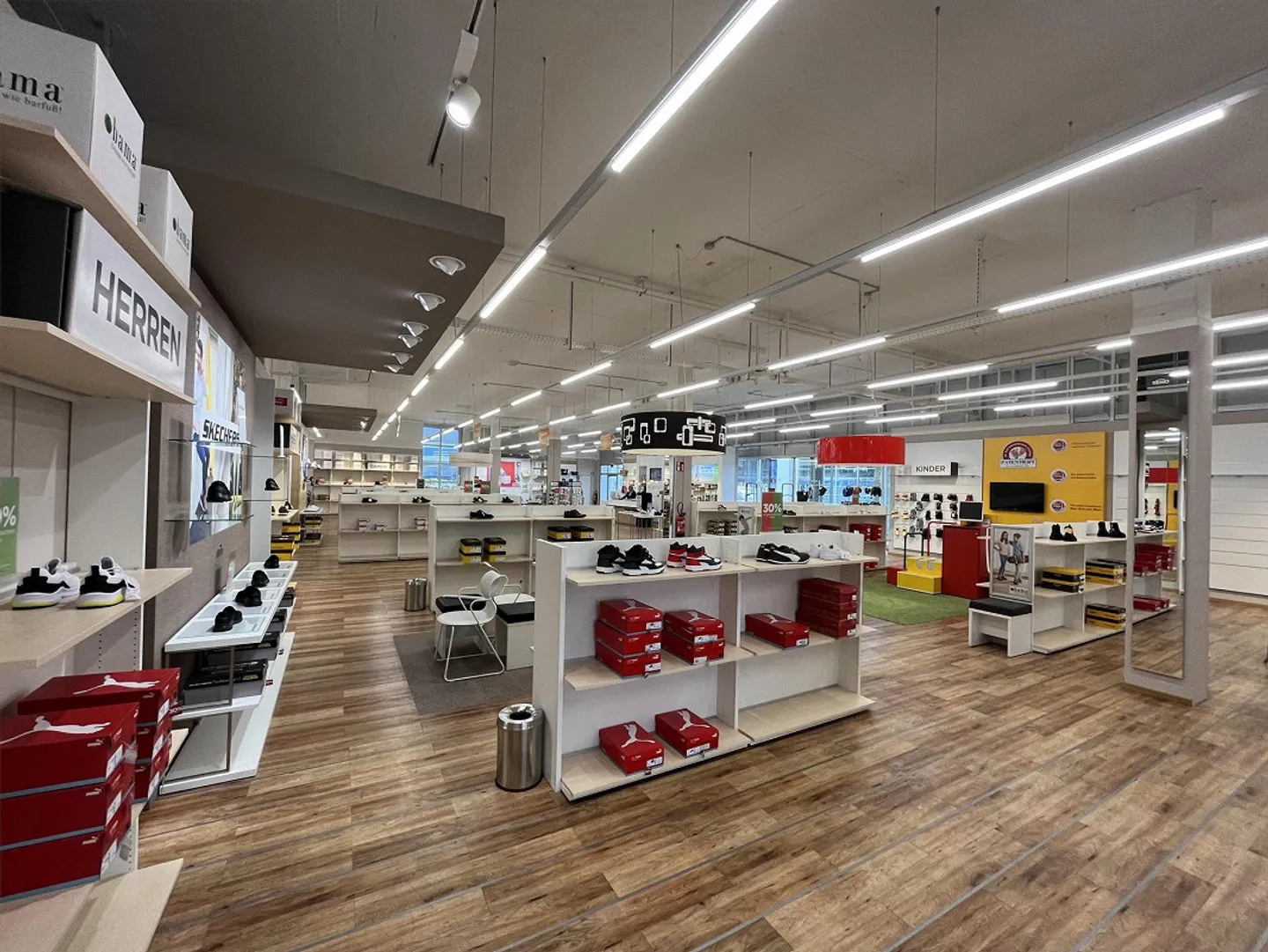 Espace de vente attrayant, directement sur l'autoroute à Dierikon LU - Photo 4 sur 13