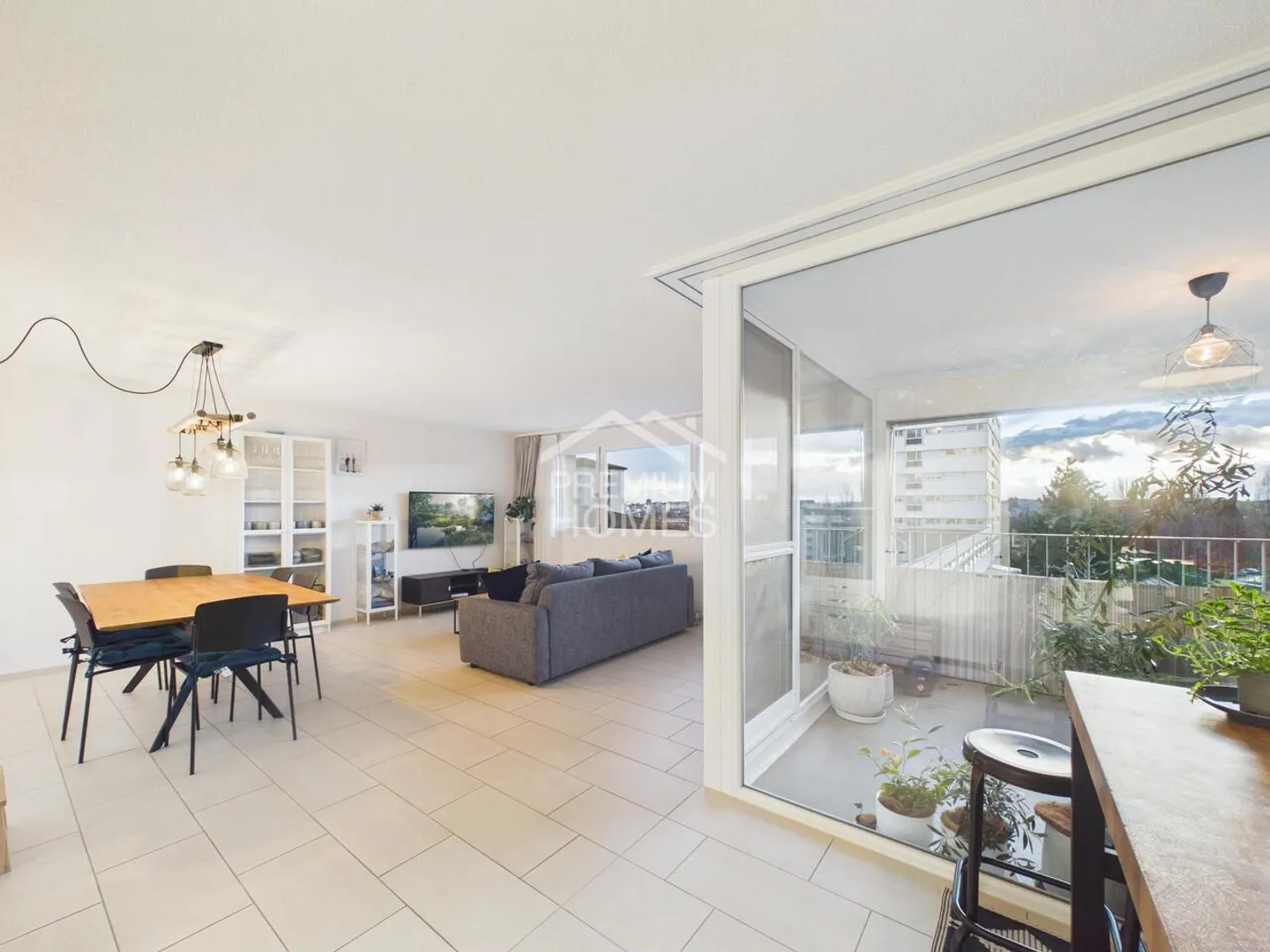 Family apartment in green surroundings - Photo 1 of 7