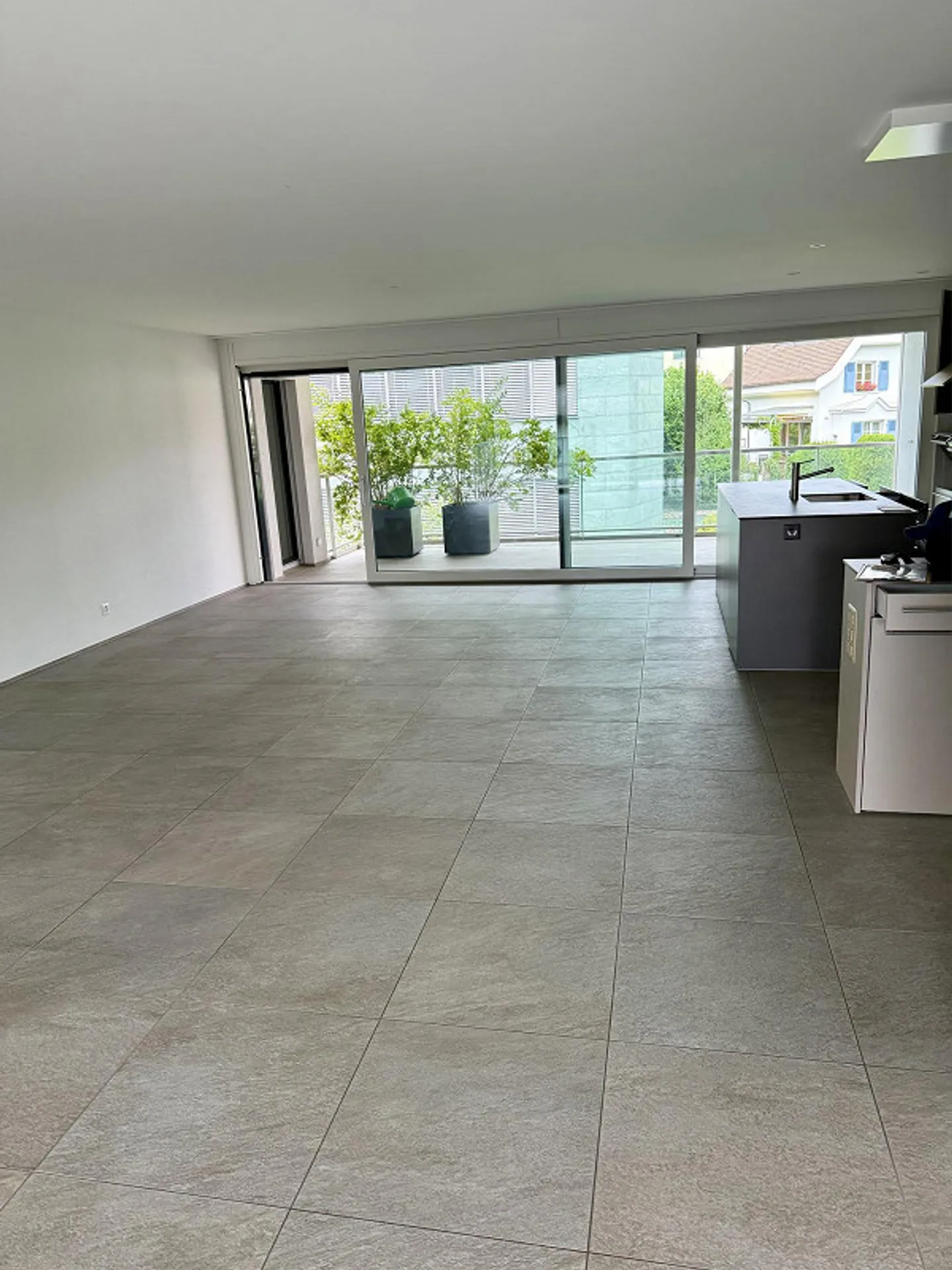 Ampio appartamento di 4,5 stanze con 2 balconi - Foto 1 di 19