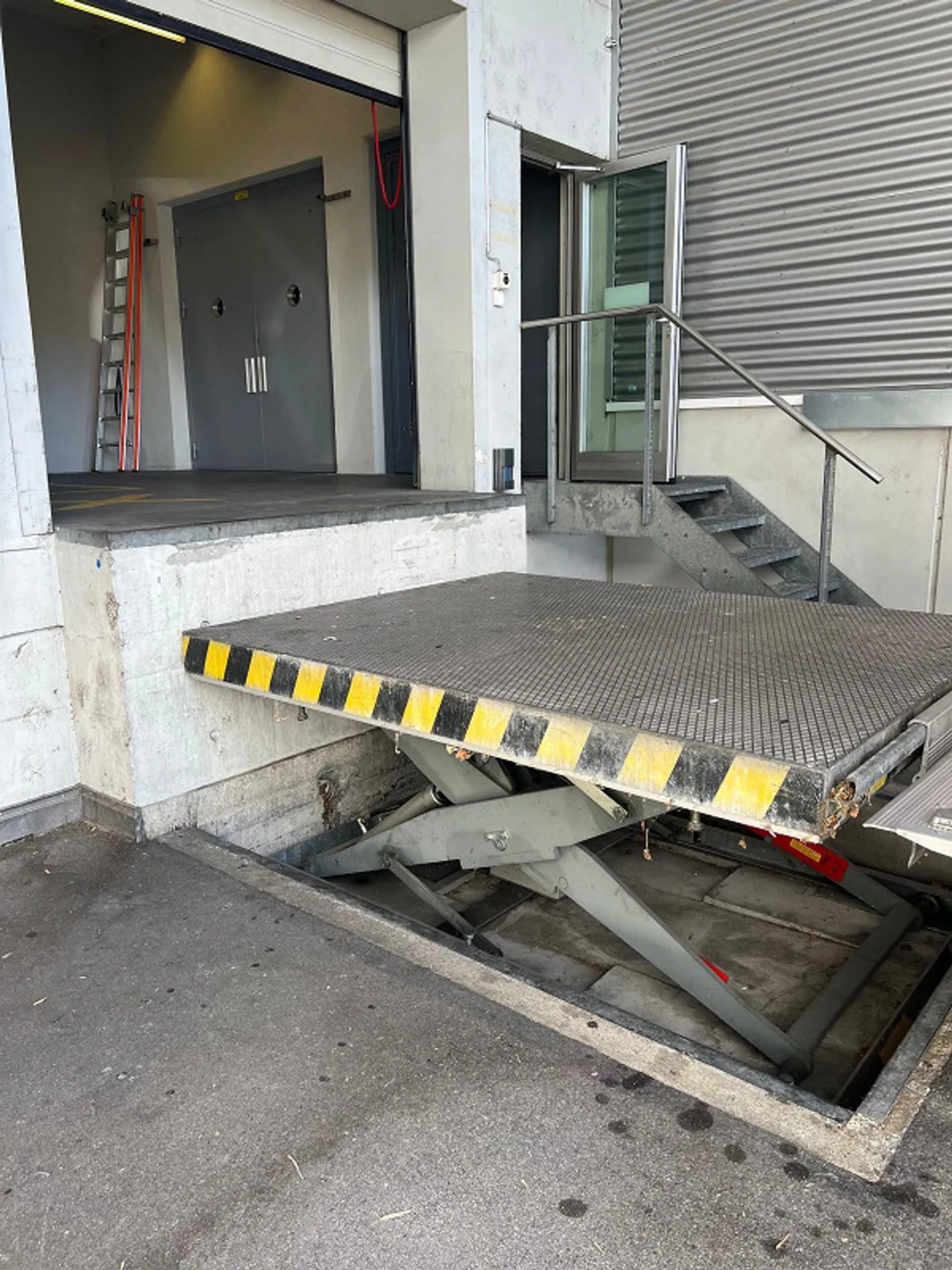 Espace de vente attrayant, directement sur l'autoroute à Dierikon LU - Photo 12 sur 13