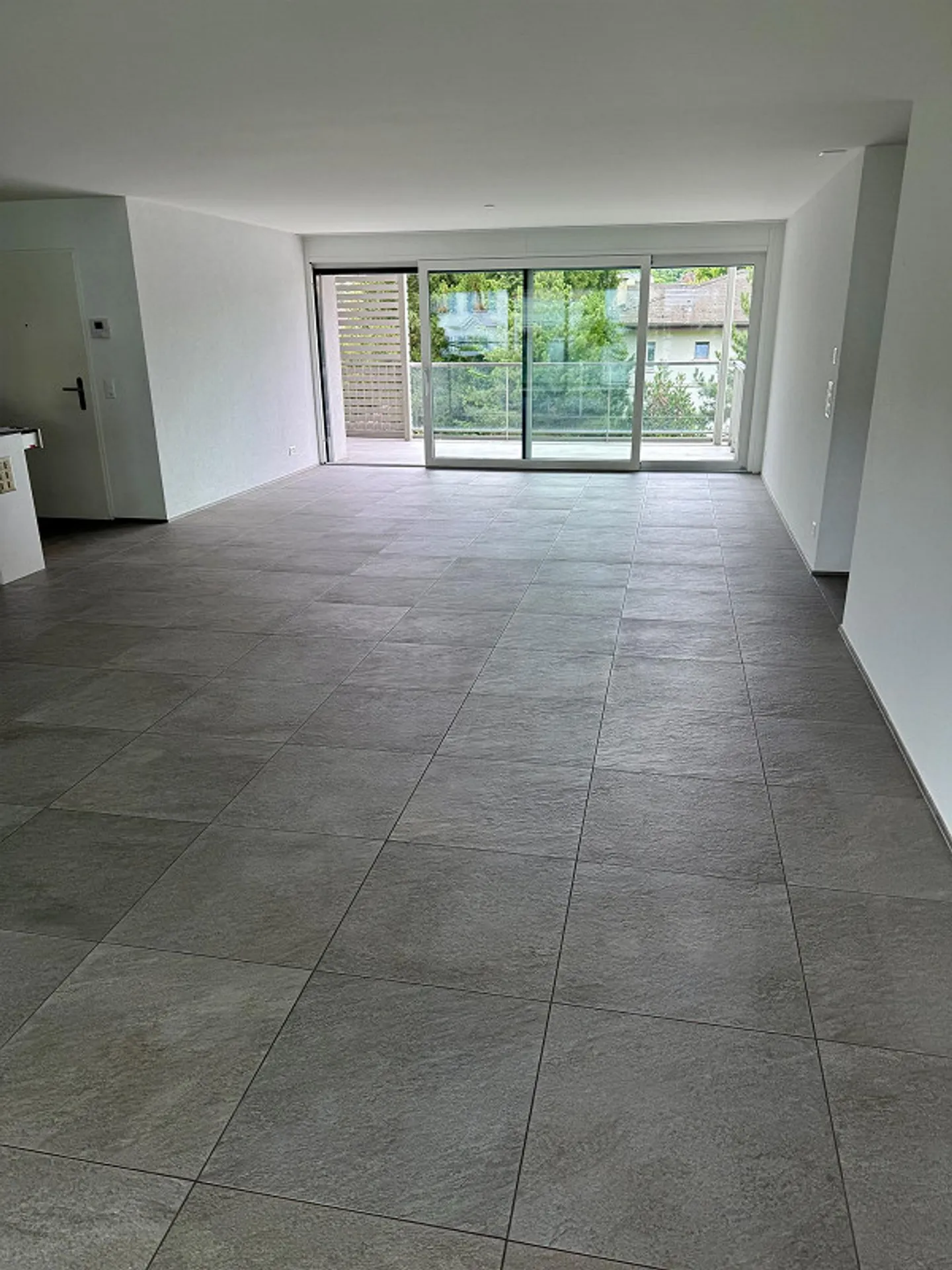 Ampio appartamento di 4,5 stanze con 2 balconi - Foto 5 di 19