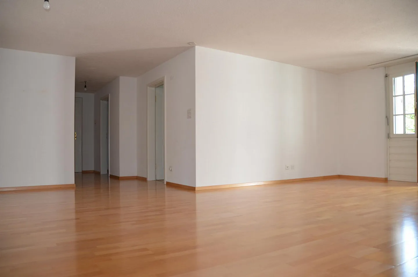 Spacious apartment with terrace and garden share - Photo 3 of 17