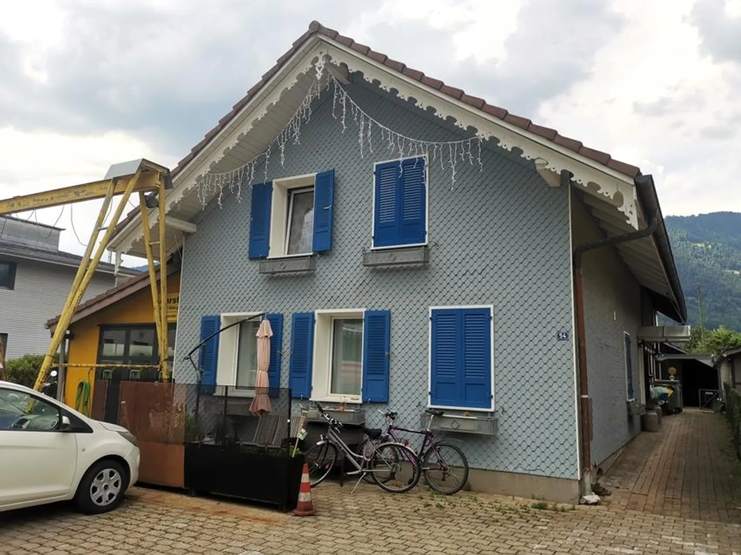 Residential building with commercial part in a desirable location - Photo 4 of 8