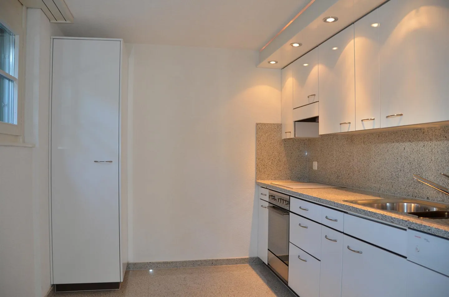 Spacious apartment with terrace and garden share - Photo 8 of 17