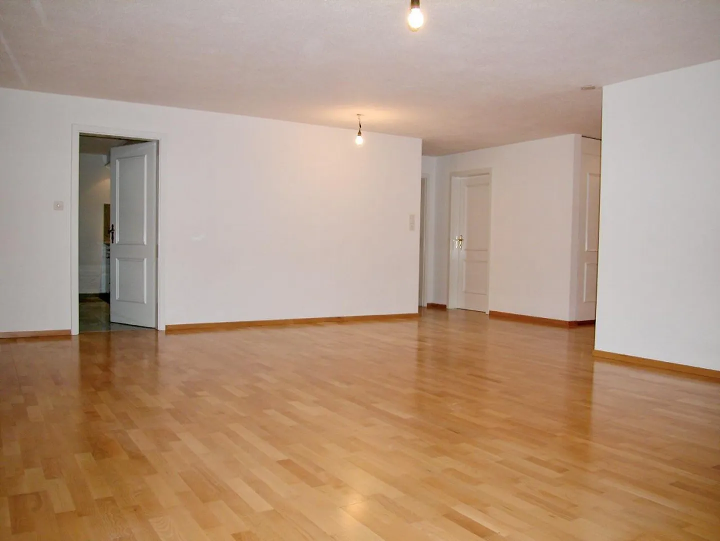 Spacious apartment with terrace and garden share - Photo 10 of 17