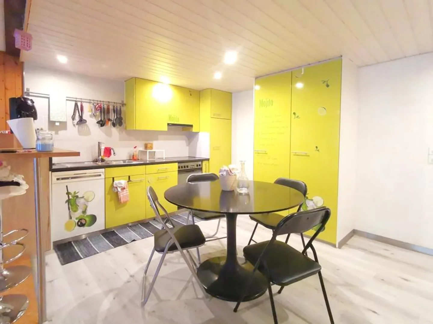 Residential building with commercial part in a desirable location - Photo 6 of 8