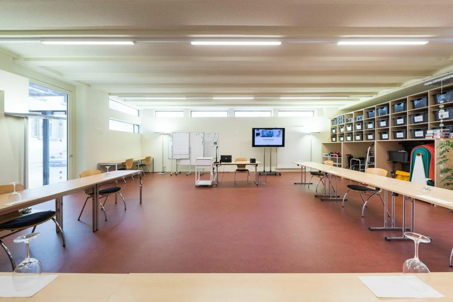 251 m² espaces commerciaux/bureaux et de formation passionnants près de la gare de Brugg - Photo 3 sur 8