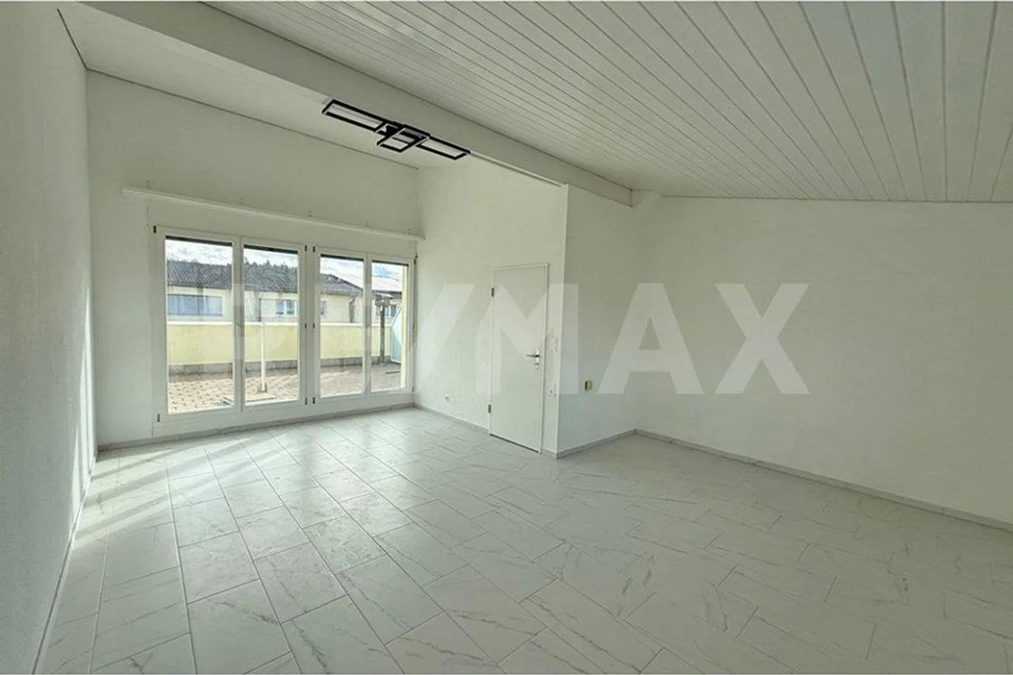 Casa angolare di 5,5 stanze adatta alle famiglie con 2 posti auto sotterranei - Foto 2 di 11