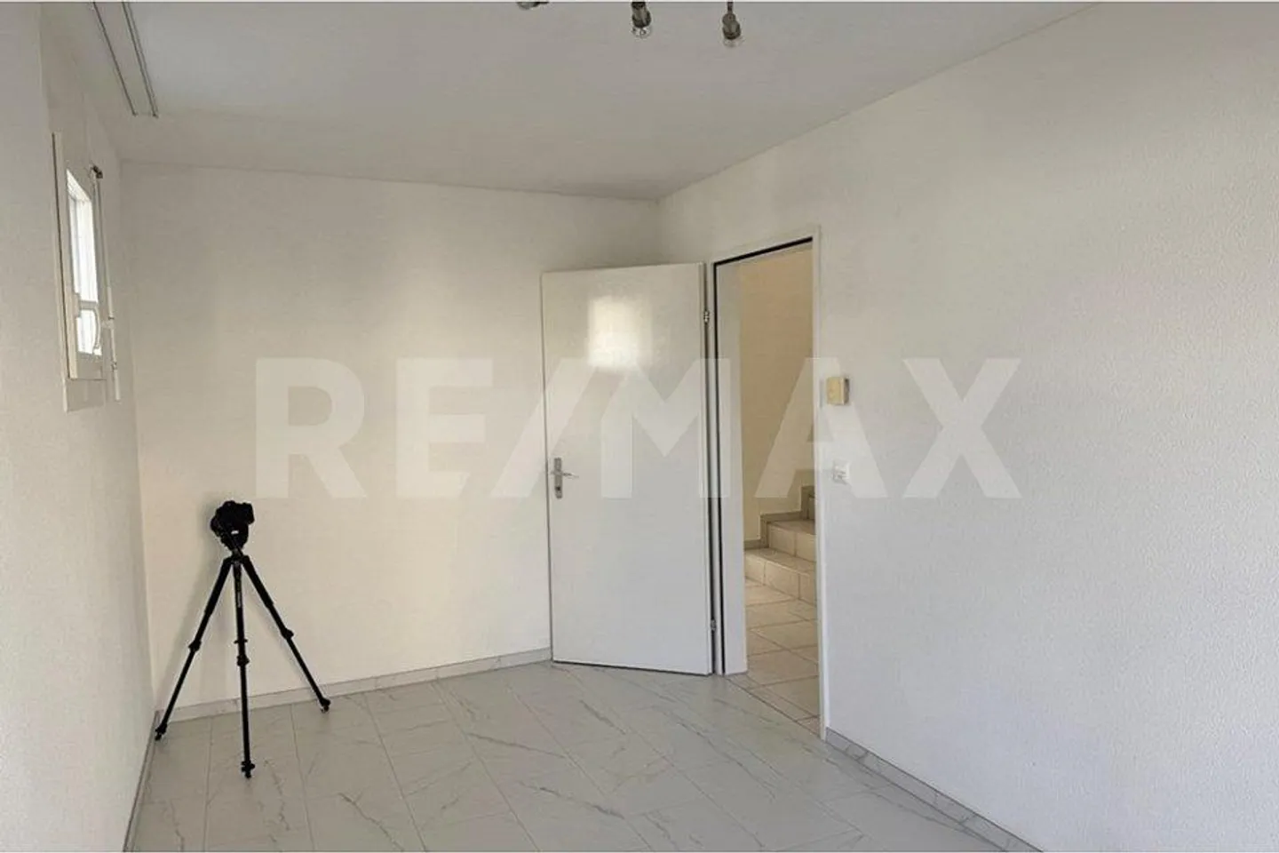 Casa angolare di 5,5 stanze adatta alle famiglie con 2 posti auto sotterranei - Foto 7 di 11