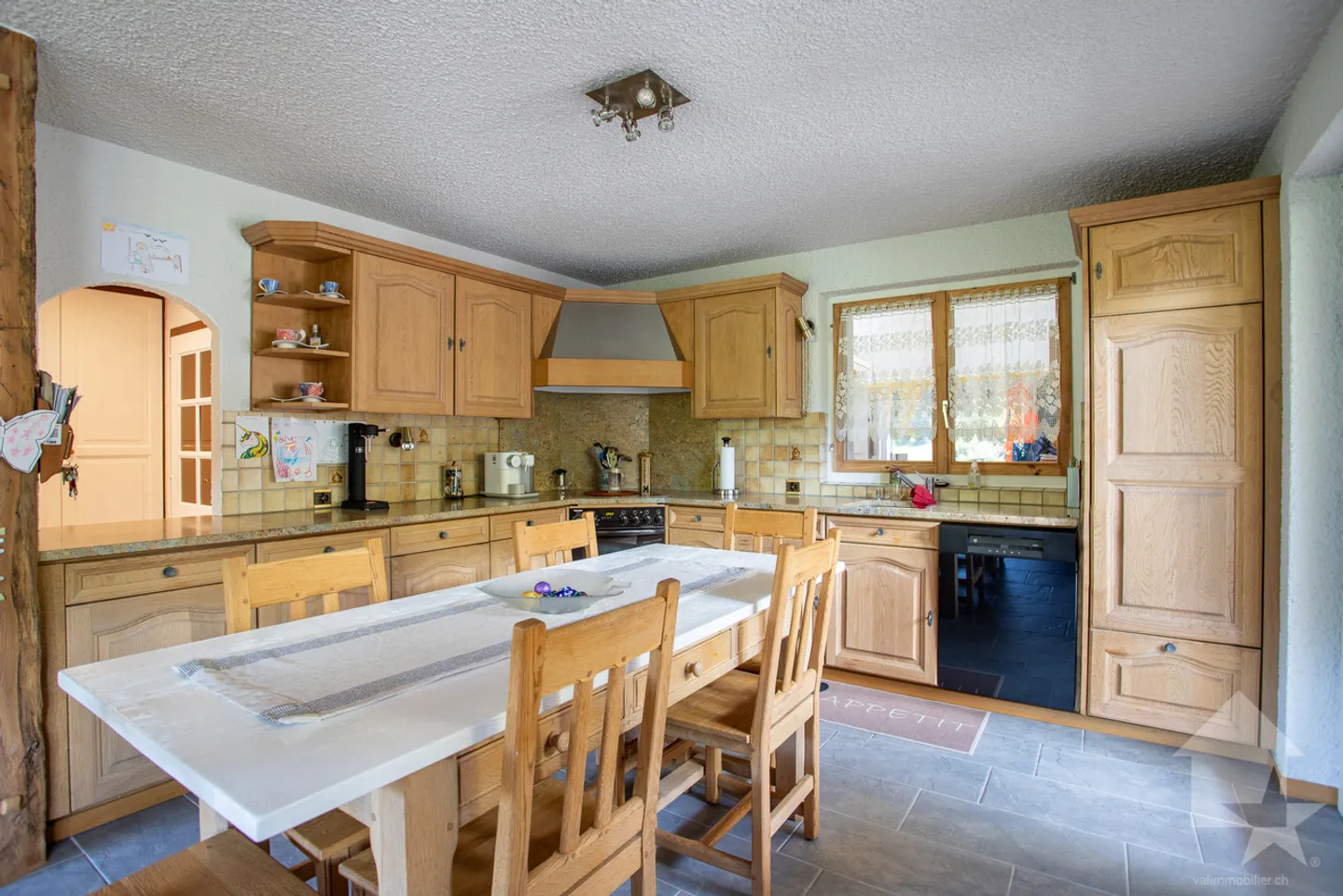 Grande casa di 7,5 stanze con carrozzeria al piano terra: offerta rara! - Foto 15 di 40