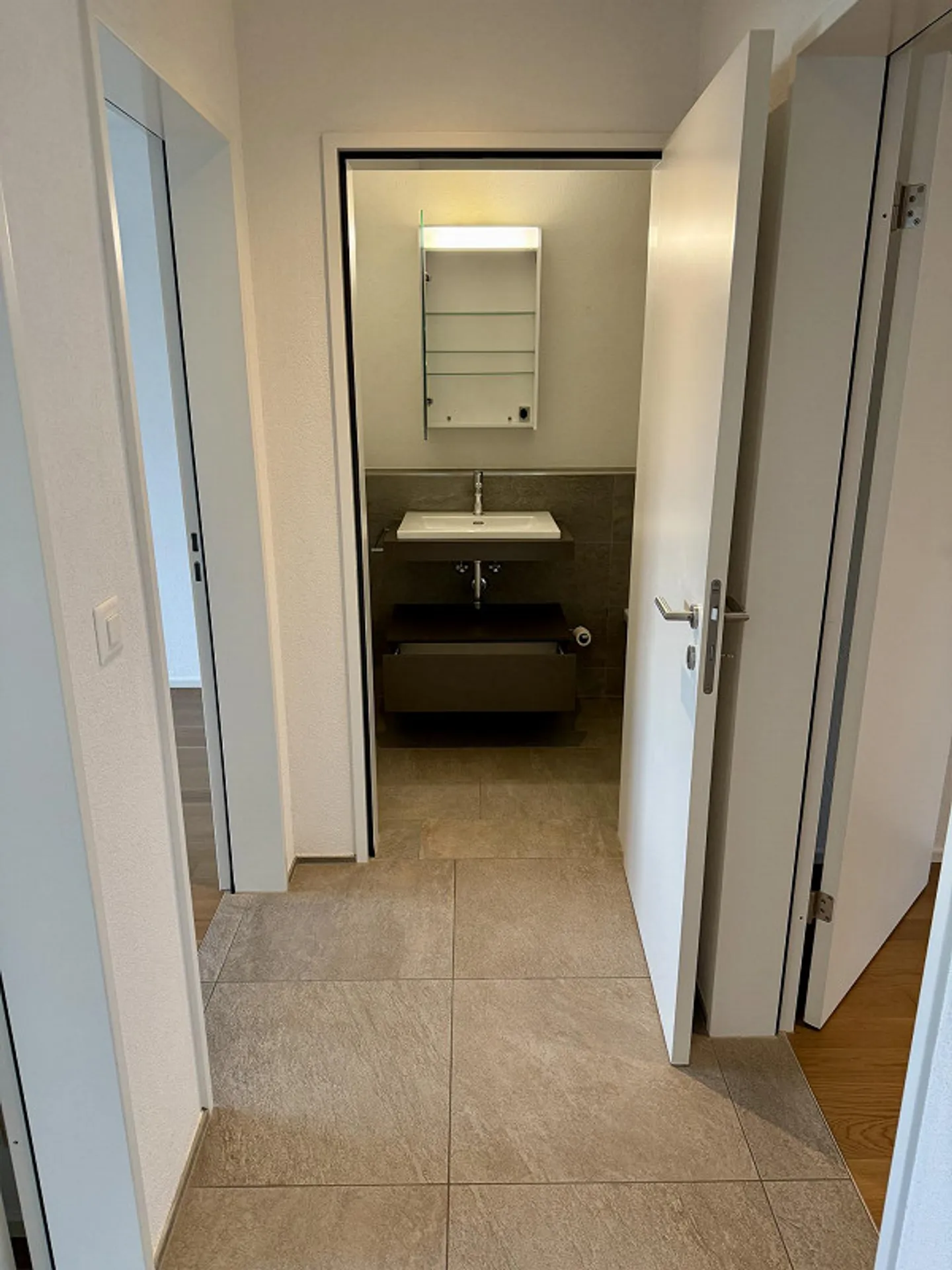Ampio appartamento di 4,5 stanze con 2 balconi - Foto 14 di 19