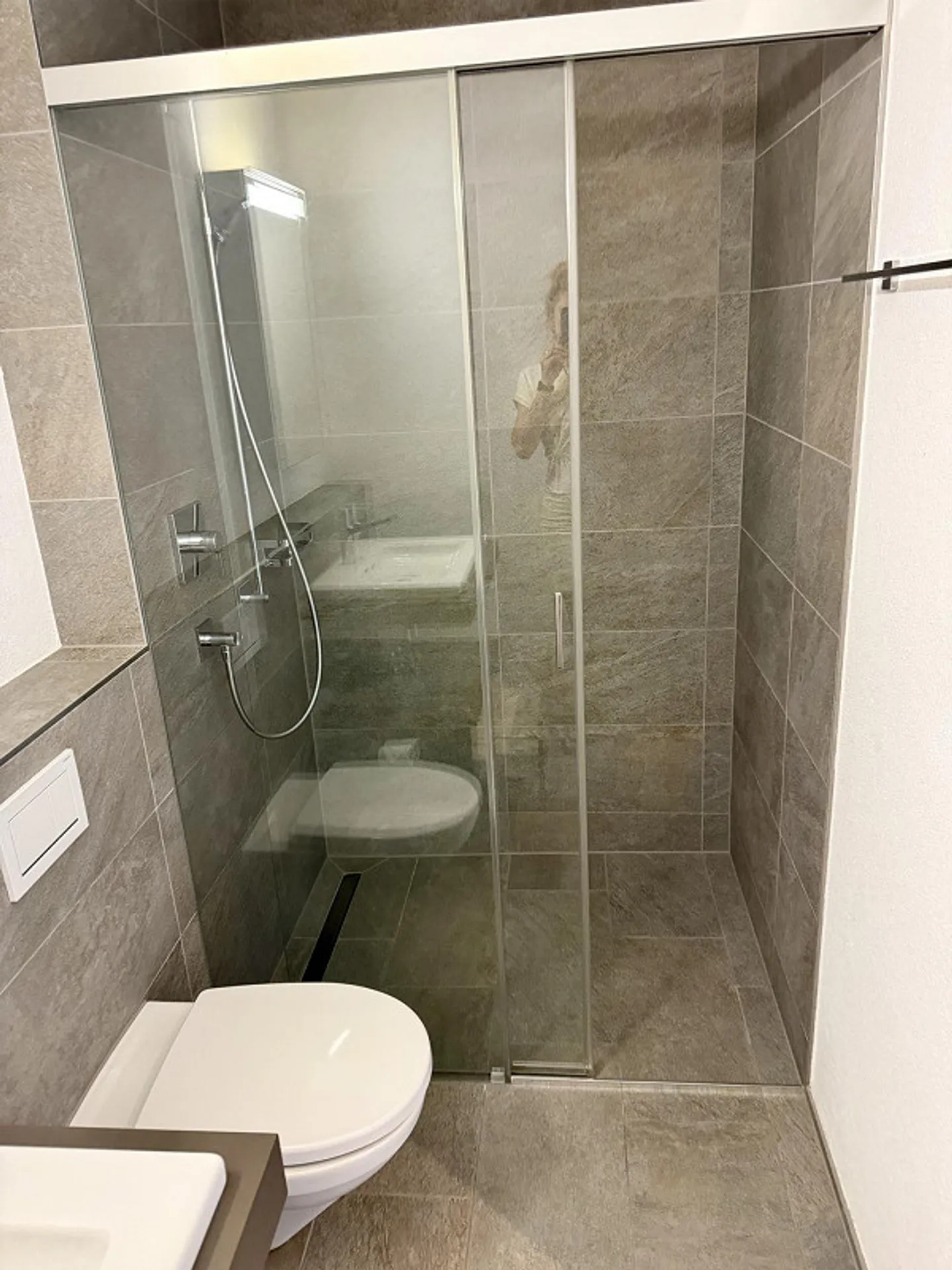 Ampio appartamento di 4,5 stanze con 2 balconi - Foto 15 di 19