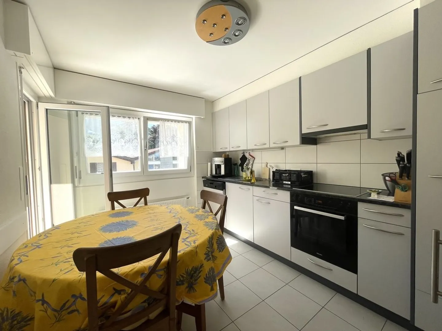 Appartamento con 4,5 stanze per CHF 1'550.00 / mese (spese incluse) - Foto 3 di 11